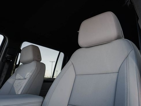 New 2025 Chevrolet Suburban Premier image 22