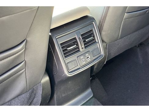 Used 2025 Subaru Forester Premium image 40