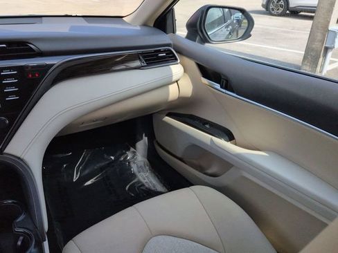Used 2020 Toyota Camry LE FWD image 16