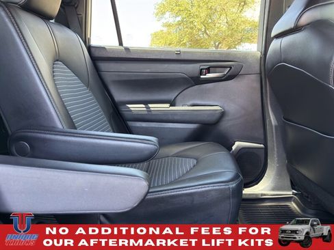 Used 2021 Toyota Highlander XSE AWD/4WD image 27