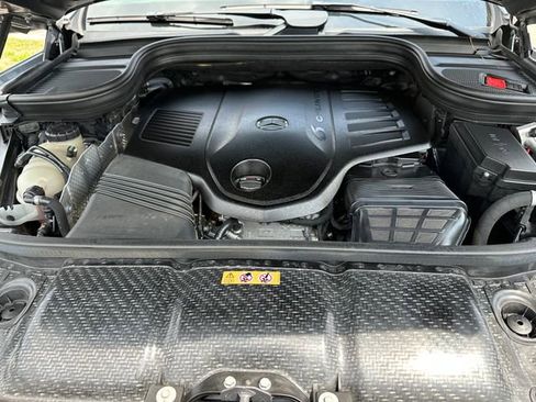 Used 2023 Mercedes-Benz GLS 450 4MATIC image 9