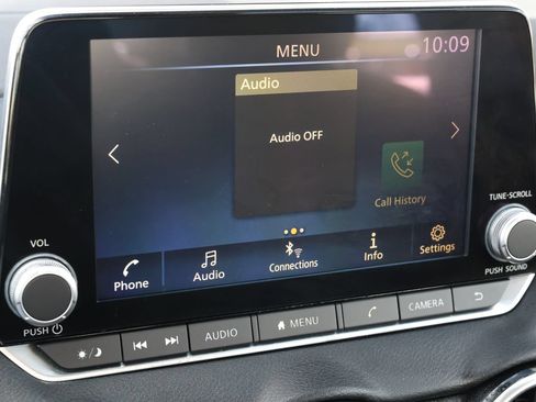 Used 2024 Nissan Sentra SV FWD image 19