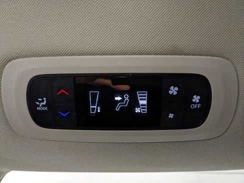 Used 2023 Chrysler Voyager LX FWD image 14