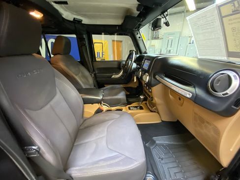 Used 2013 Jeep Wrangler Unlimited Rubicon w/ Connectivity Group AWD/4WD image 25