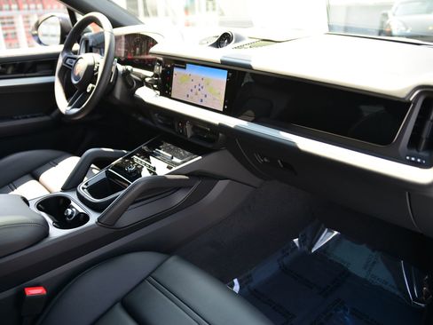 Used 2026 Porsche Cayenne S image 24