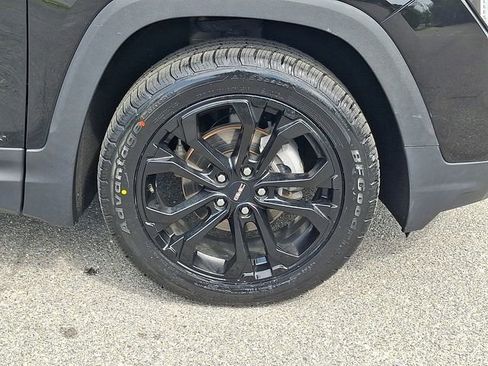 Used 2022 GMC Terrain SLT w/ Infotainment Package II AWD/4WD image 8