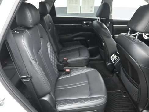 Used 2023 Kia Sorento SX AWD/4WD image 10