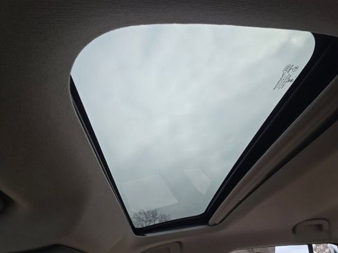 Used 2025 Nissan Sentra SV w/ SV Premium Package image 26