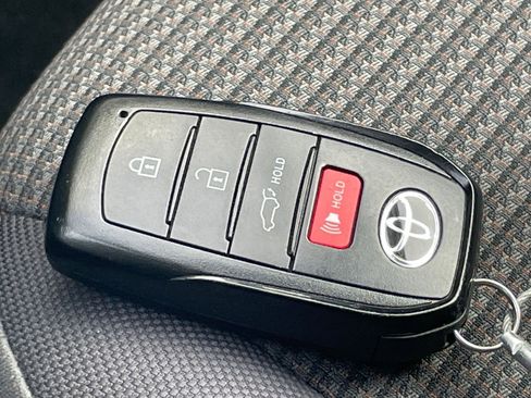 Used 2025 Toyota Highlander LE image 21