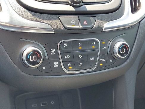 Used 2024 Chevrolet Equinox LT FWD image 16