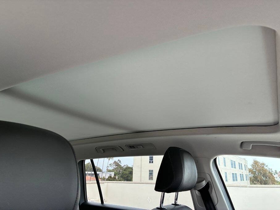 Used 2020 Volkswagen Tiguan SE w/ Panoramic Sunroof Package FWD image 37