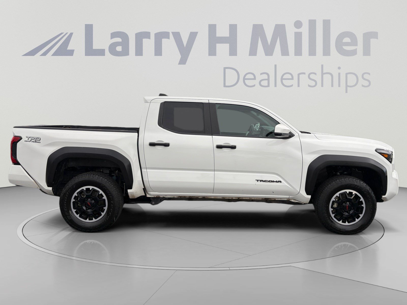 Used 2024 Toyota Tacoma TRD Off-Road AWD/4WD image 6