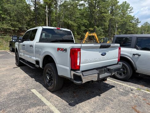 Used 2025 Ford F250 XLT AWD/4WD image 5