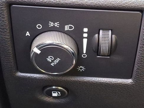 Used 2020 Jeep Grand Cherokee Altitude image 27