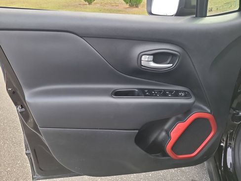 Certified 2023 Jeep Renegade Trailhawk AWD/4WD image 28