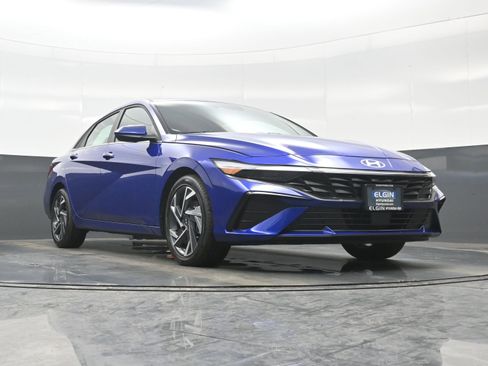 Certified 2025 Hyundai Elantra SEL image 32