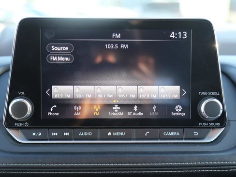 Used 2023 Nissan Rogue SV image 11