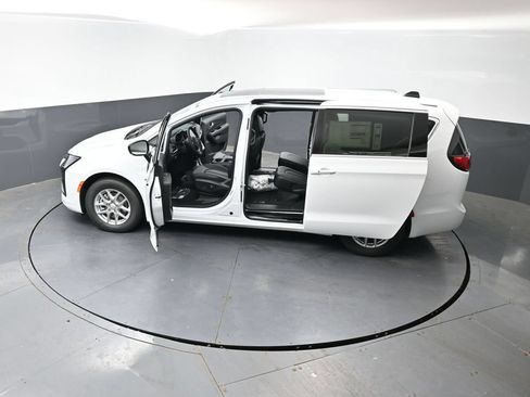 New 2027 Chrysler Pacifica Select FWD image 50