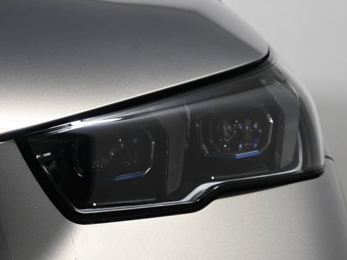 Used 2026 BMW 530i xDrive w/ Premium Package image 11