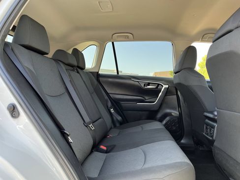 Used 2025 Toyota RAV4 XLE FWD image 27