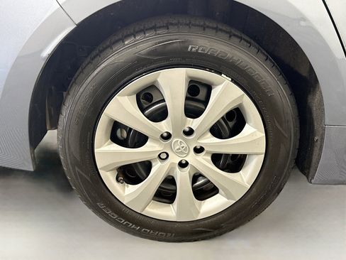 Used 2021 Toyota Corolla LE FWD image 32