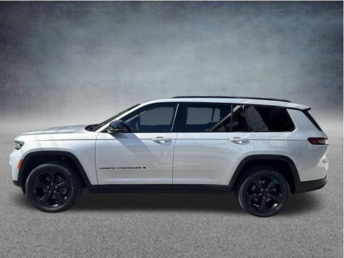Used 2023 Jeep Grand Cherokee L Limited w/ Black Appearance Package AWD/4WD image 2