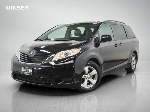 Used 2016 Toyota Sienna LE FWD image 1