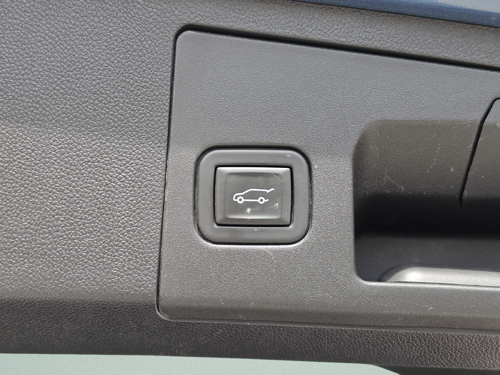 Used 2024 Cadillac XT4 Luxury FWD image 14