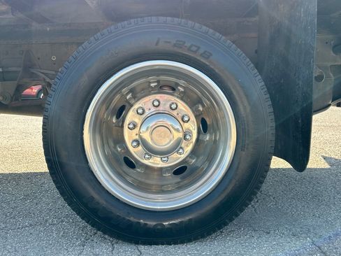 Used 2011 RAM 4500 4x4 Regular Cab w/ ST Decor Group image 9