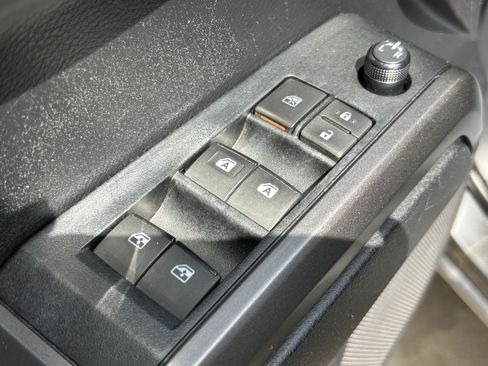 Used 2019 Toyota Tacoma TRD Sport AWD/4WD image 17