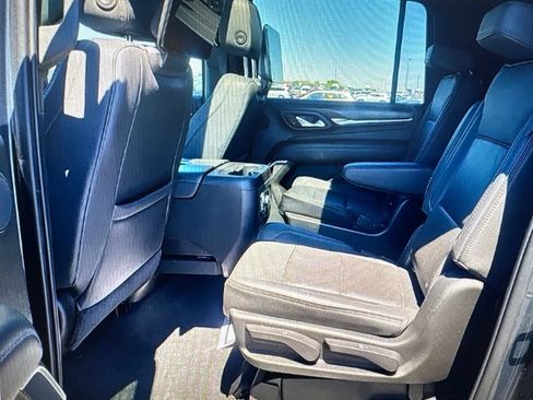 Used 2021 GMC Yukon XL Denali w/ Denali Ultimate Package AWD/4WD image 8
