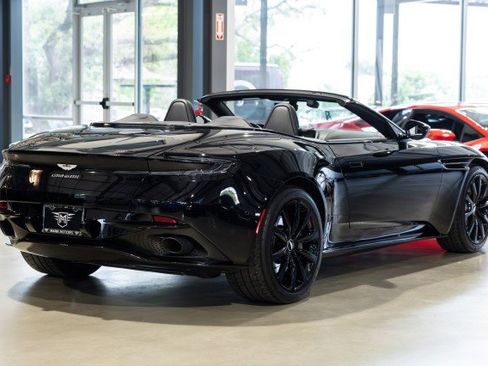 Used 2021 Aston Martin DB11 Volante image 6