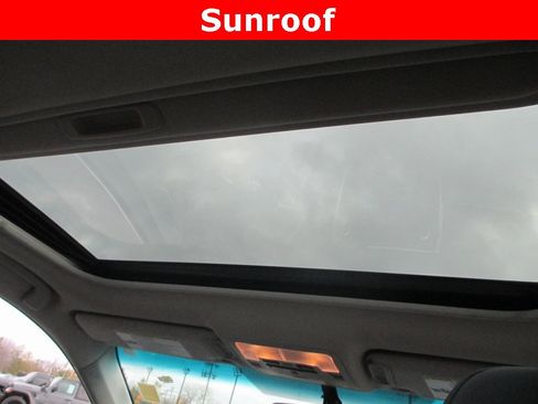 Used 2017 Toyota Camry XSE image 12