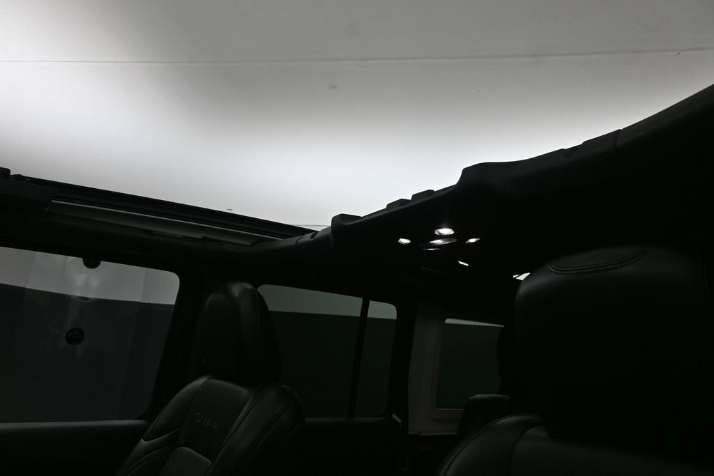 Used 2022 Jeep Wrangler Unlimited Sahara AWD/4WD image 22