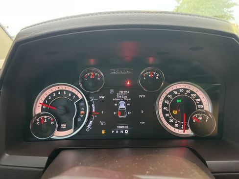 Used 2018 RAM 1500 Laramie w/ Convenience Group AWD/4WD image 17