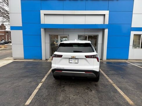 Used 2026 Chevrolet Equinox LT image 7