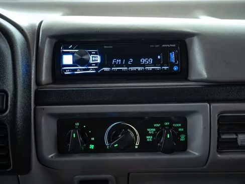 Used 1996 Ford Bronco XLT image 30