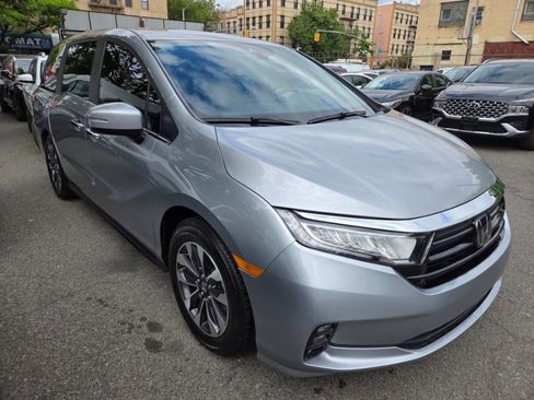 Used 2024 Honda Odyssey EX-L image 3