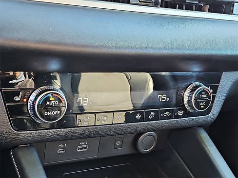 Used 2024 Mitsubishi Outlander SE image 17