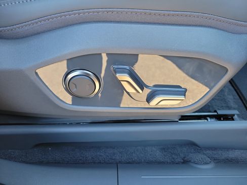 Certified 2026 Kia EV9 Light image 9