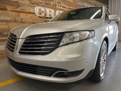 Used 2019 Lincoln MKT AWD image 13