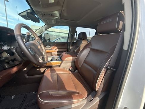 Used 2019 Chevrolet Silverado 2500 High Country w/ Duramax Plus Package image 11