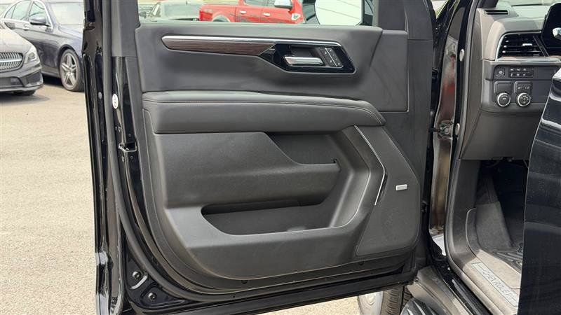 Used 2026 Chevrolet Suburban Premier RWD image 20