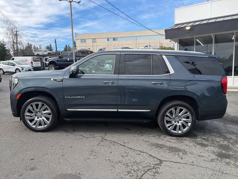 Used 2021 GMC Yukon SLT w/ SLT Luxury Plus Package image 3