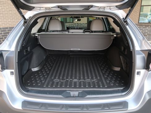 Used 2025 Subaru Outback Limited w/ Popular Package #2 AWD/4WD image 34