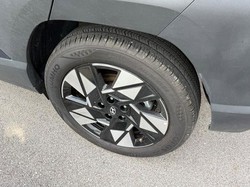 Used 2025 Hyundai Kona SEL FWD image 12