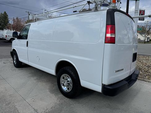 Used 2018 Chevrolet Express 2500 image 3