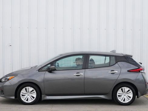 Used 2025 Nissan Leaf S image 40