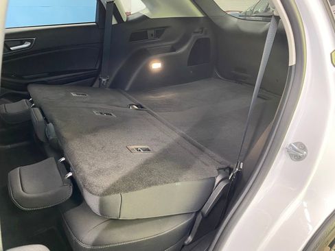 Used 2024 Ford Edge SE w/ Black Appearance Package image 35