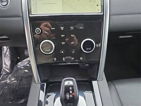Used 2023 Land Rover Discovery Sport S image 27